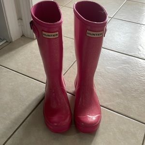 Girls pink hunter boots size 2/3. Great condition!!